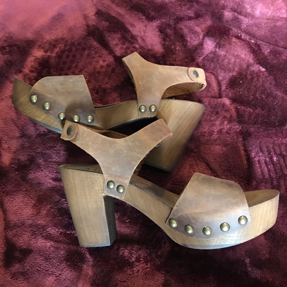 70s Style Wooden Sandal Heels